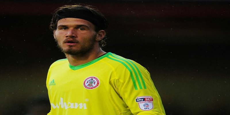 Vị trí số 1 thủ môn cao nhất thế giới không ai khác ngoài Simon Bloch Jørgensen